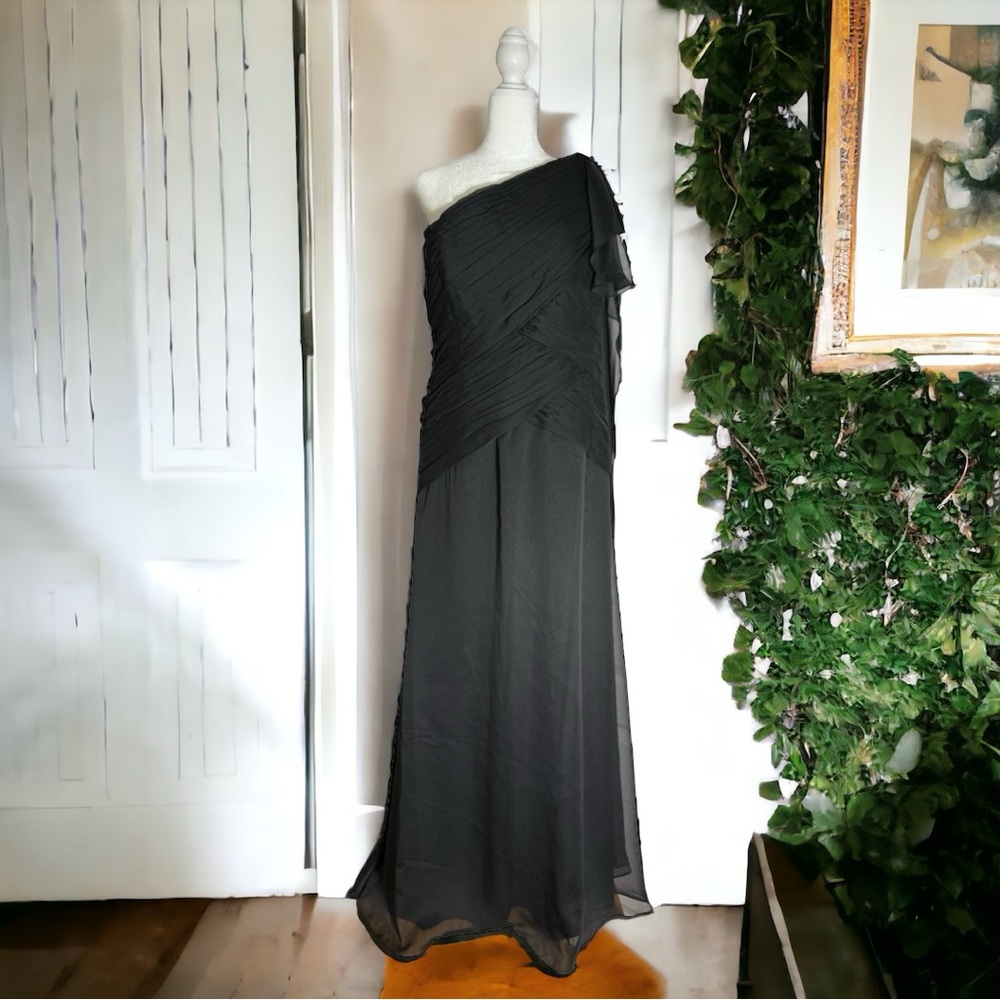 Jade by Jasmine Black Floor Length Formal/Mother of the Bride Dress Size 12.